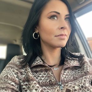 Meet your Posher, Avery